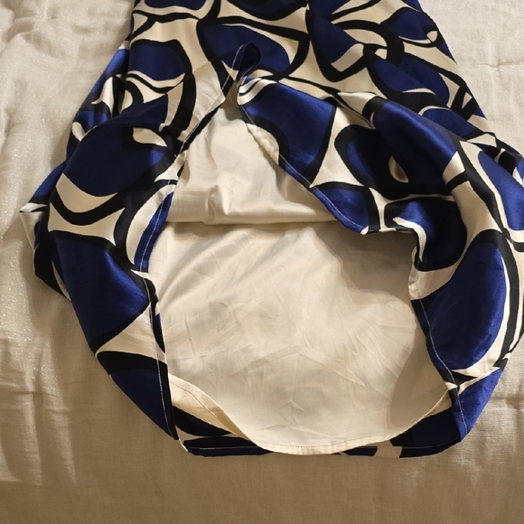 Peter Nygard Silk Blue and White Abstract Midi Dress - Picture 13 of 14